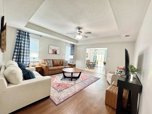 Smart TV - Big Sky Bungalow - 5 Beds, Sleeps 8, 4 TVs (Valdosta)