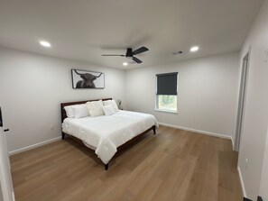 3 chambres, fer et planche à repasser, Wi-Fi, draps fournis