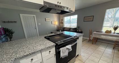 Charming 2-bedroom apartment with AC, WiFi in wonderful Smithville