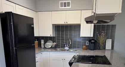 Charming 2-bedroom apartment with AC, WiFi in wonderful Smithville