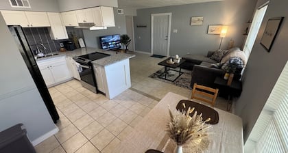 Charming 2-bedroom apartment with AC, WiFi in wonderful Smithville