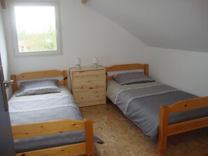 3 chambres, fer et planche à repasser, Wi-Fi, draps fournis