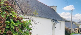 Self-contained gite for 16 persons near the beach