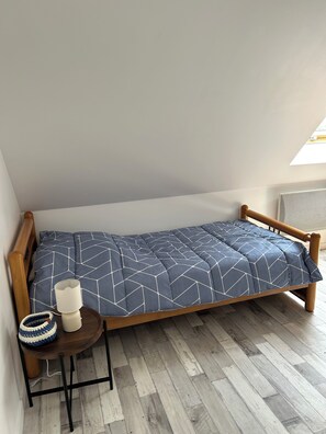 2 Schlafzimmer, Bügeleisen/Bügelbrett