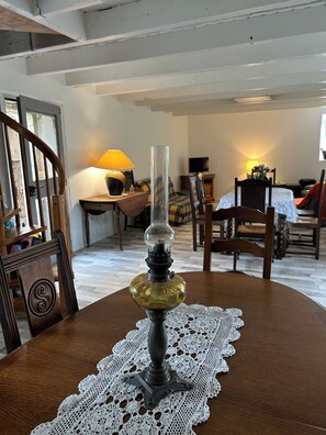 Dining - Self-contained gite for 16 persons near the beach (Pleubian)