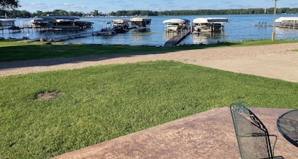 Lakeside retreat on Clear Lake