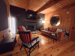 Living area - Angler's Chalet (Topton)