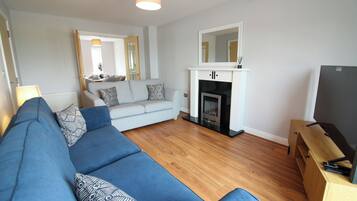 Smart TV, fireplace