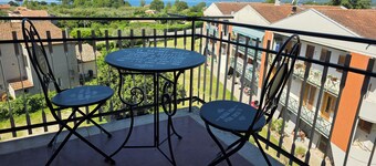 Spacious appartment with AC. Walking distance to castle and to Bolsena Lake.