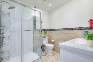 Bathroom - Modern Designed Studio (Richmond Hill)