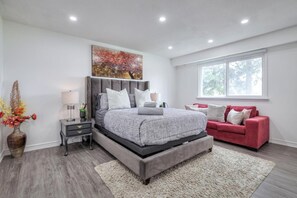 House - Modern Designed Studio (Richmond Hill)