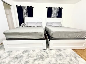 2 bedrooms, iron/ironing board, WiFi