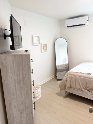 2 bedrooms, iron/ironing board, WiFi, bed sheets