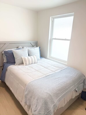 2 bedrooms, iron/ironing board, WiFi, bed sheets