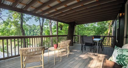 Luxury Off-Grid Retreat - Lakeside Treehouse