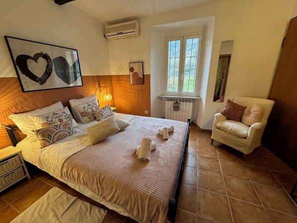 4 bedrooms, WiFi, bed sheets