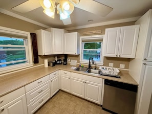 Fridge, microwave, oven, stovetop - Historical "MAINE" Home Minutes to Acadia National Park & Downtown Bar Harbor (Bar Harbor)