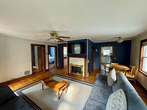 TV, fireplace