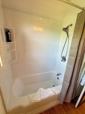 Hair dryer, towels - Historical "MAINE" Home Minutes to Acadia National Park & Downtown Bar Harbor (Bar Harbor)