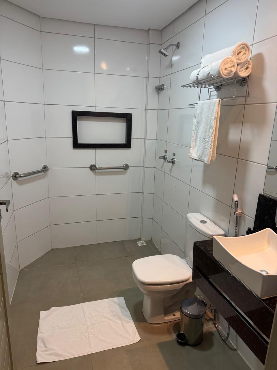 Standard Triple Room, Mobility Accessible | Bathroom | Hair dryer, towels, soap, shampoo