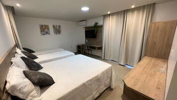 Neljän hengen classic-huone | Työpöytä, kannettavalle tietokoneelle sopiva työtila, ilmainen Wi-Fi