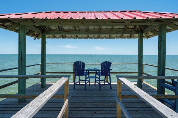 Property grounds - Blue Haven ~Coastal Retreat Studio in Fulton ~ Private Fishing Pier (Rockport)