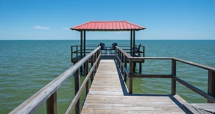 Blue Haven ~Coastal Retreat Studio in Fulton ~ Private Fishing Pier