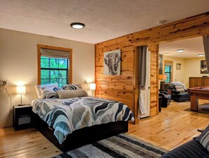 5 bedrooms, iron/ironing board, travel crib, free WiFi