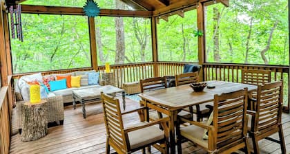 Sparrows Nest Downtown Clayton w/ Hot Tub - Dog Friendly!