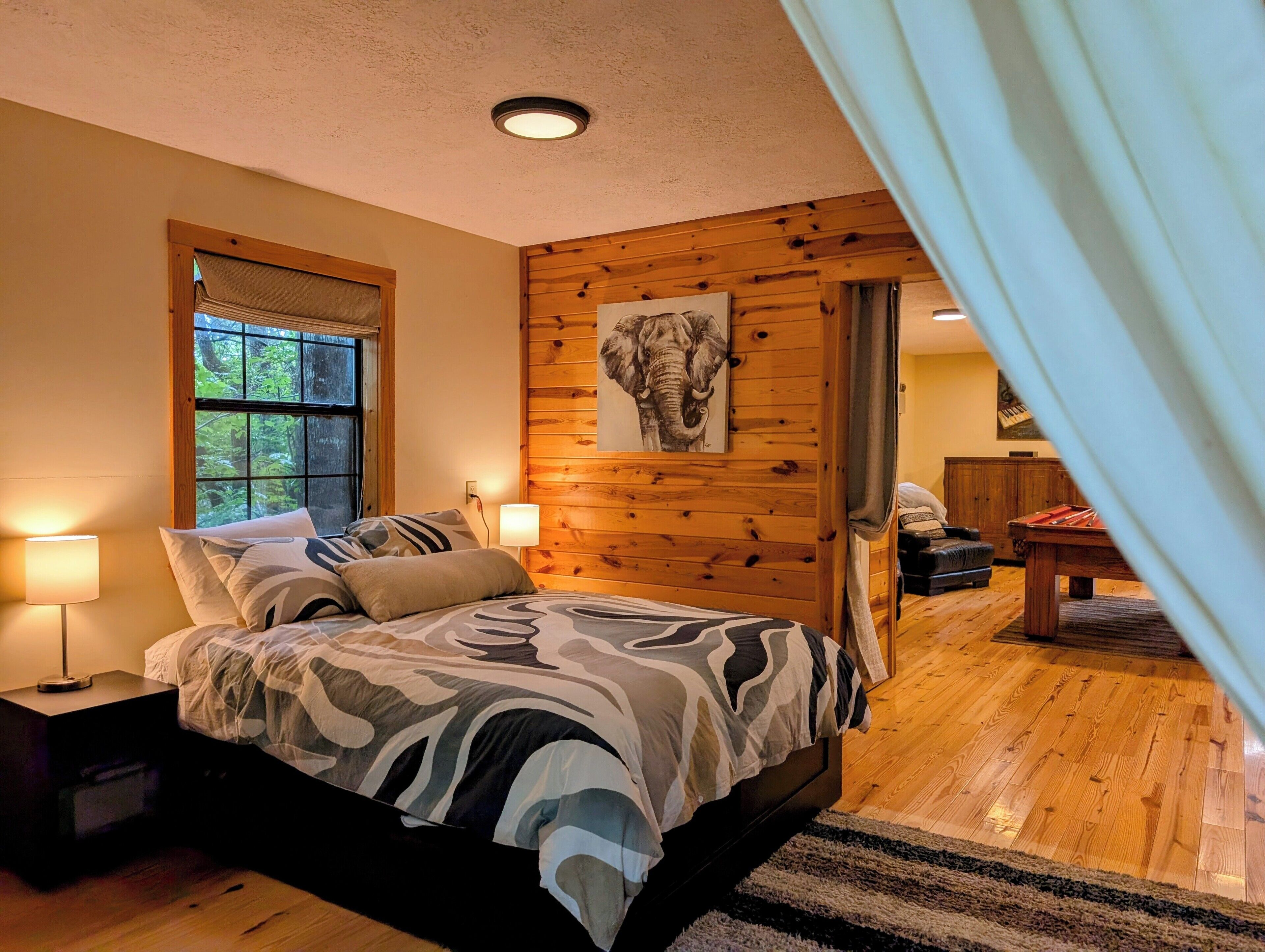 5 bedrooms, iron/ironing board, travel crib, WiFi (free)