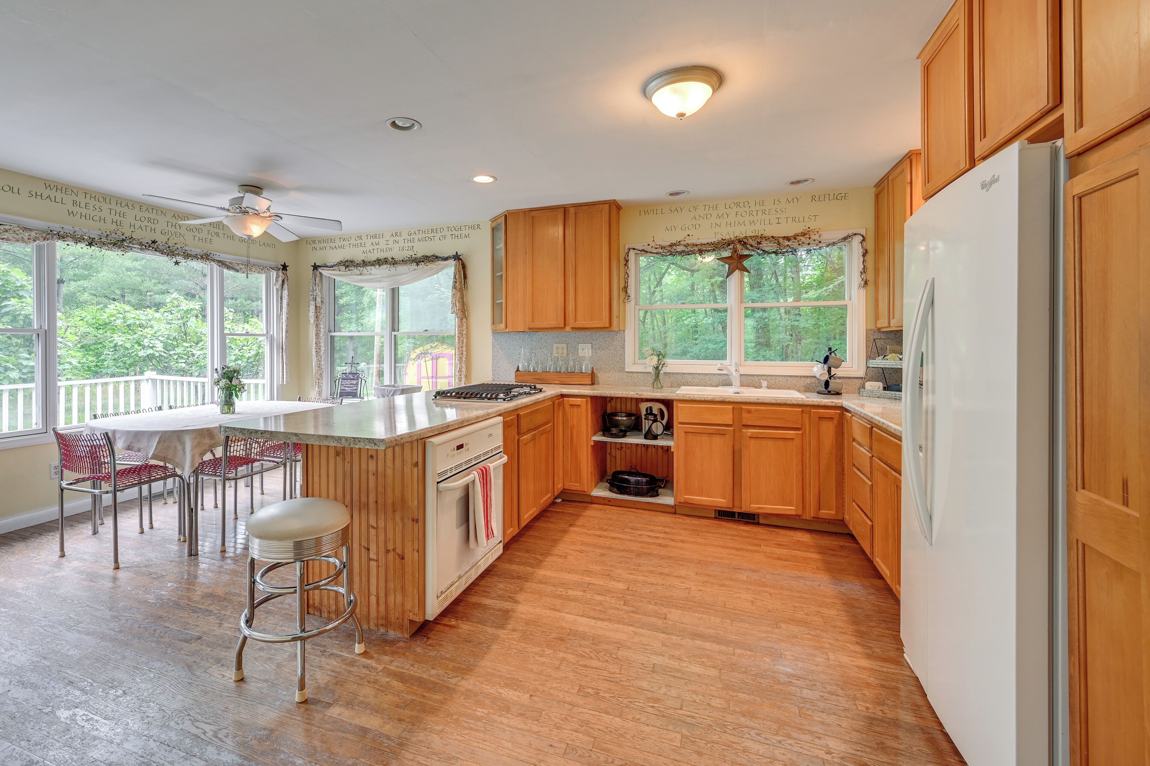 Fridge, stovetop, coffee/tea maker, toaster