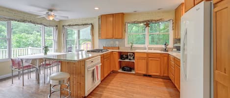 Fridge, stovetop, coffee/tea maker, toaster