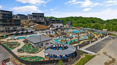 Brand New, Ultra Lux 8BR Cabin w/ Indoor Pool & Theater, Waterpark Access, & PS5