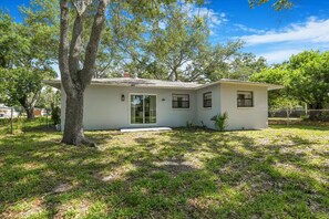 Exterior - Cozy 3BR Home Near Beach & Park (Clearwater)