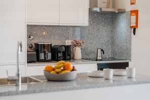 焗爐、爐具、廚房用具/餐具/器皿、餐桌