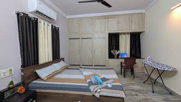 3 bedrooms, iron/ironing board, WiFi