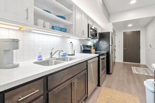 Private kitchen - Charming 1-bedroom apartment with WiFi, AC in enjoyable Waterloo (Waterloo)