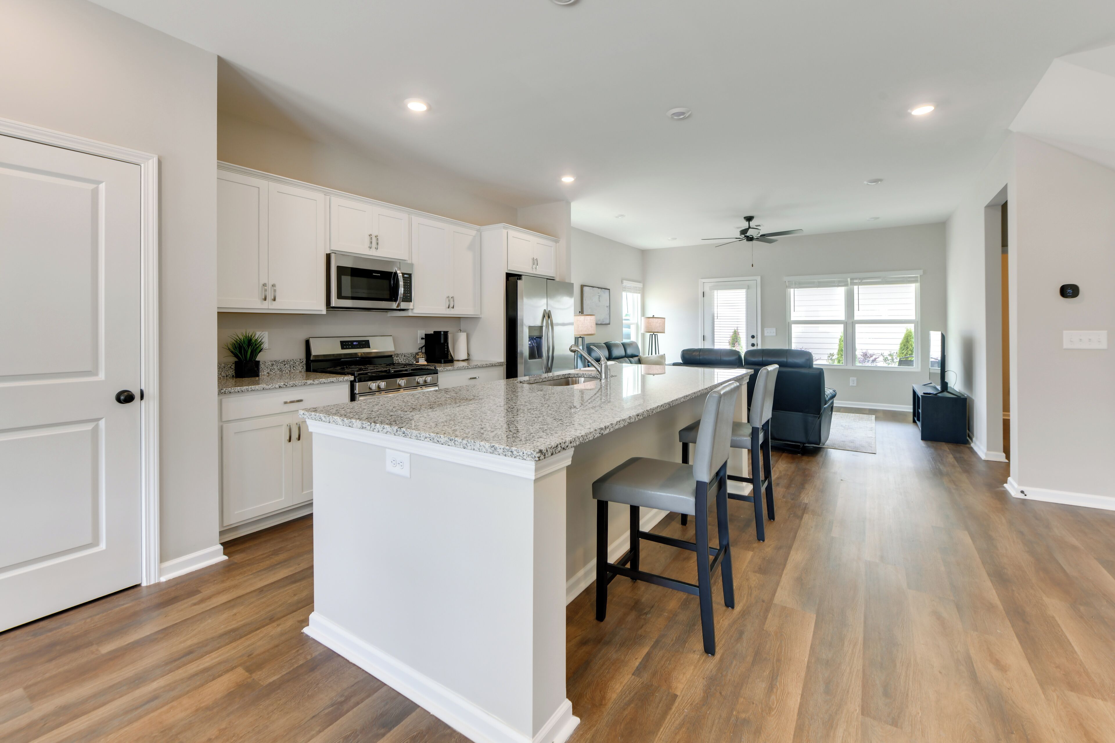 Fridge, microwave, dishwasher, coffee/tea maker