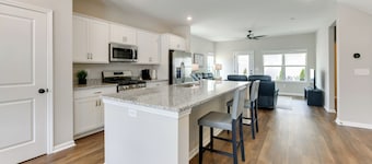 5 Mi to Auburn University: Sleek Townhome w/ Patio