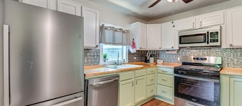 Pet-Friendly Home w/ 1-Acre Yard in Aubrey