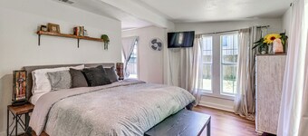 Pet-Friendly Home w/ 1-Acre Yard in Aubrey