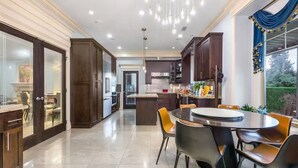 Dining - JoveHouse (Vancouver)