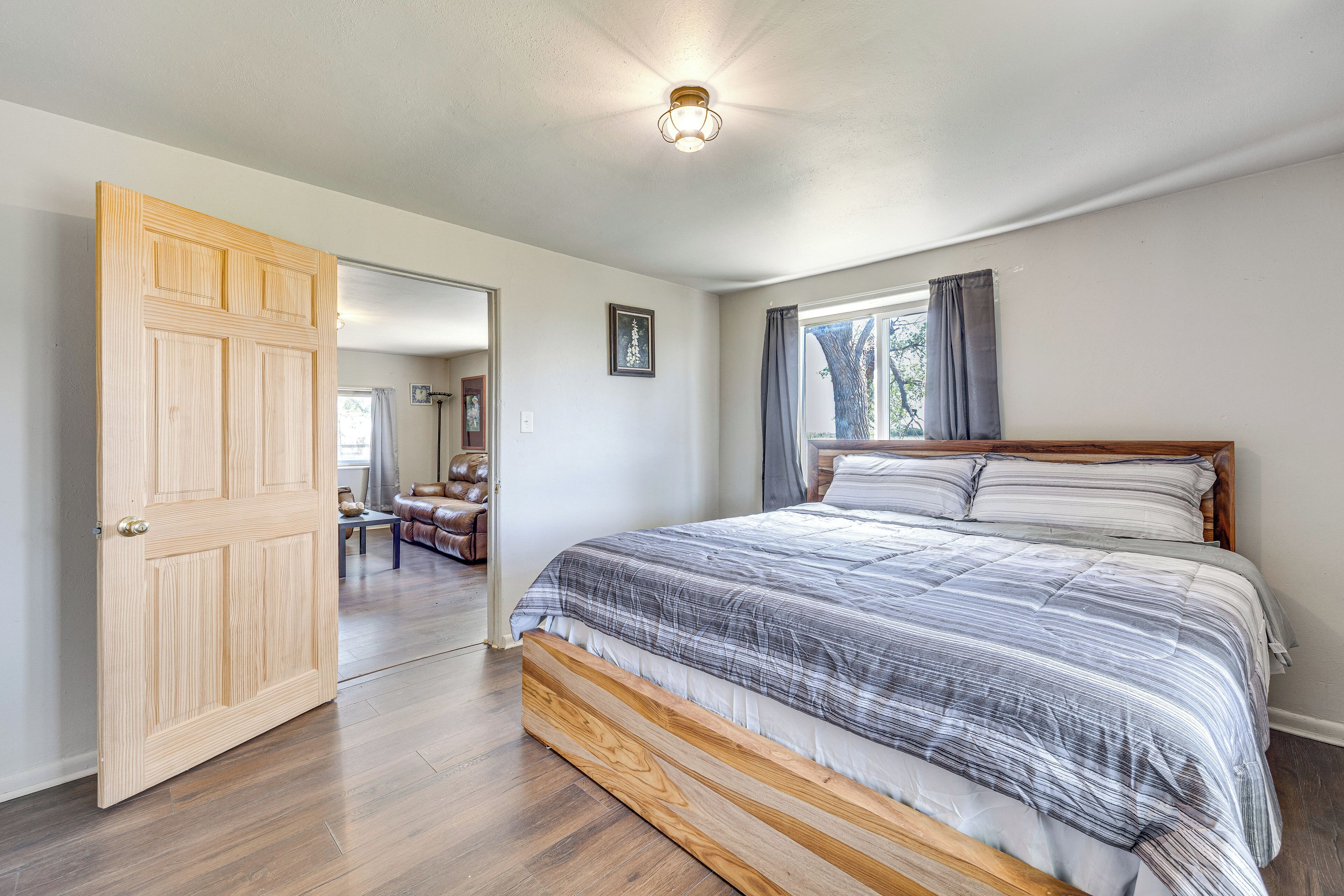 2 habitaciones, tabla de planchar con plancha, internet y ropa de cama 