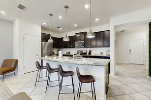 Fridge, microwave, oven, stovetop - Beautiful home with private pool and space for the whole family (Davenport)