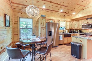 Fridge, microwave, stovetop, dishwasher - 10 Mi to Main St Murphy: Cabin w/ Covered Deck! (Murphy)