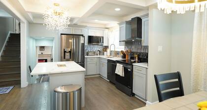 Modern Luxe Retreat -Heart of Chesterfield