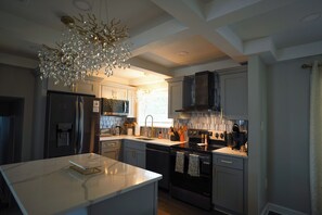 Micro-ondes, four, plaque de cuisson, lave-vaisselle