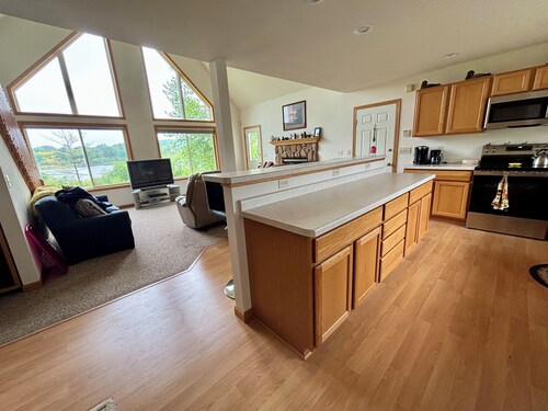 Relax at Bear Hug House on Bear Lake Manawa Wi.– Private Pond & Easy Lake Access