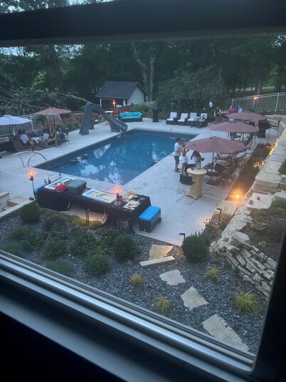 Secluded studio getaway- only 4 miles from Downtown Iowa City