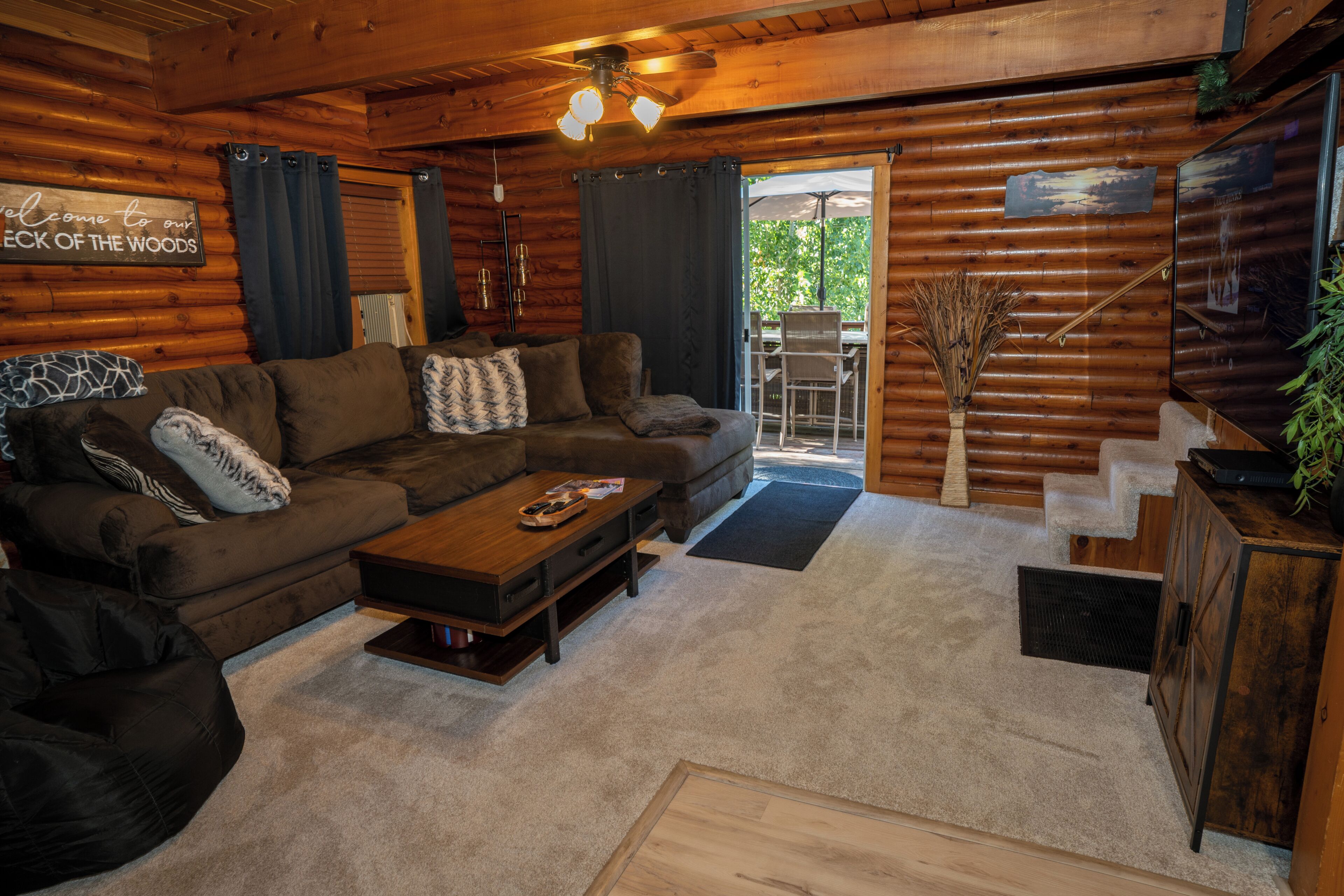 Smart TV, fireplace, DVD player, printers